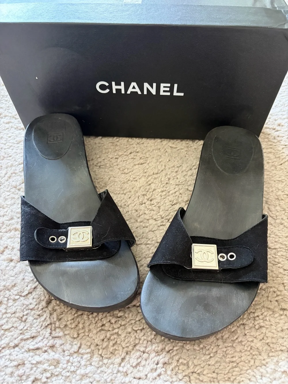 VTG Chanel suede/wood sandals